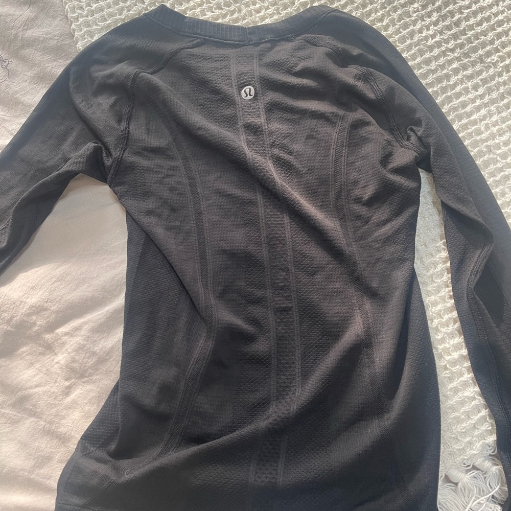 Lululemon Swiftly Tech Long Sleeve SIZE 2